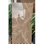 Gạch khổ lớn đá bóng kiếng 80x160 màu nâu sọc trắng ốp tường tại quận 1