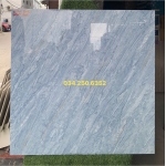 Gạch 80x80 ốp nền nhà biệt thự màu xanh vân sọc sợi vàng