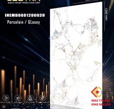 Gạch trang trí cầu thang khổ lớn 60x120 bóng kiếng màu sắc sang trọng tại Bình Hưng Hòa